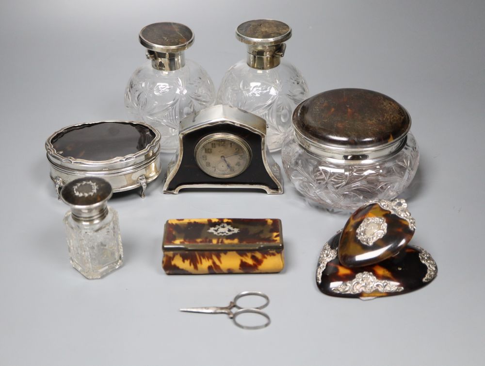 Eight assorted silver and tortoiseshell items including trinket box, scent bottles, timepiece and desk clip etc (a.f.).